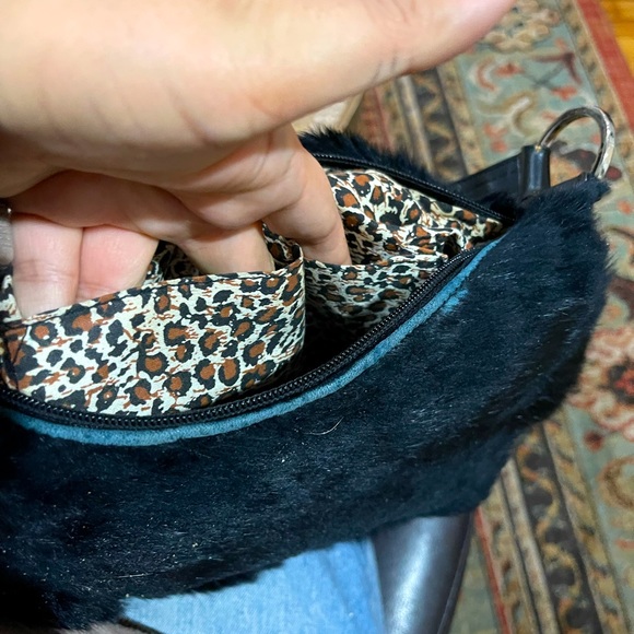 Express genuine rabbit fur Hobo bag. - Picture 6 of 7